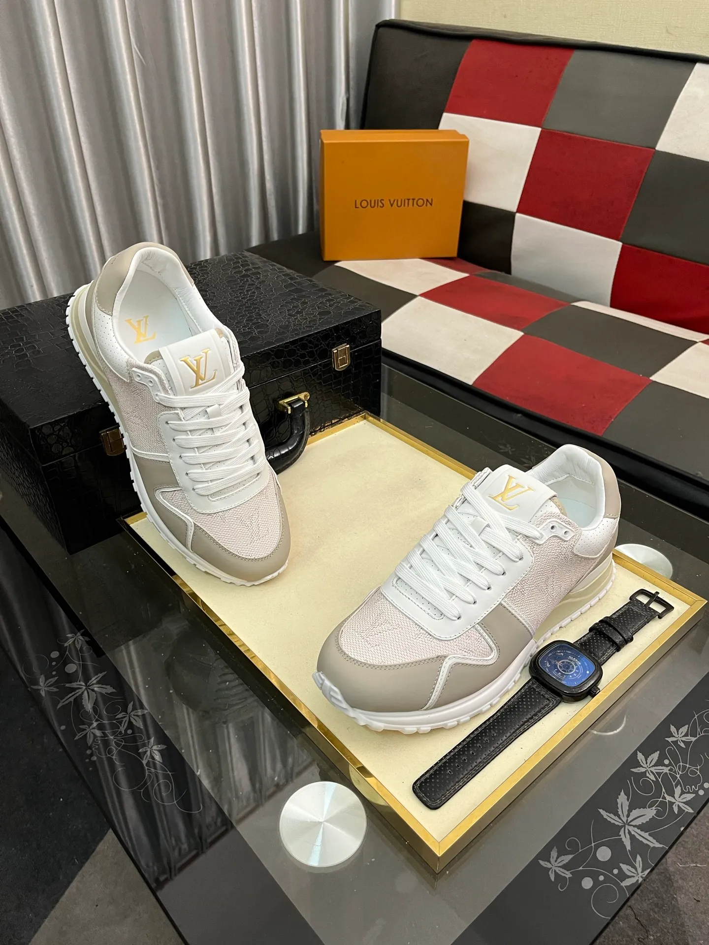 Men's men's shoes 💰760⌚️⌚️Breaking hot 🆕🆕🆕𝙇𝙑 Top version: LV TARINE Louis Vuitton Donkey Brand L Home Casual Sports Shoes Skateboard Shoes Original Purchase Development Production This LV Trainer sneaker draws inspiration from retro basketball shoes, with a mixed technical material upper and handwritten Louis Vuitton logo on the side to highlight its eye-catching style. Rubber outsole with upgraded grip, exquisite packaging at the delivery counter 🛍📦 ▪️Fabrics: Original customized imported first-layer cowhide ▪️Inner lining: Original customized breathable mesh ▪️Outsole: Original molded TPU combination outsole ▪️Sole thickness: 3CM ▪️Size: Male 38-46 (customized at 45.46)
